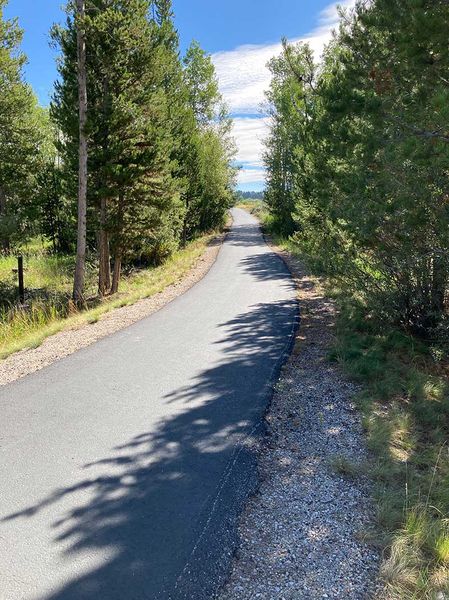 Pathway east. Photo by Dawn Ballou, Pinedale Online.