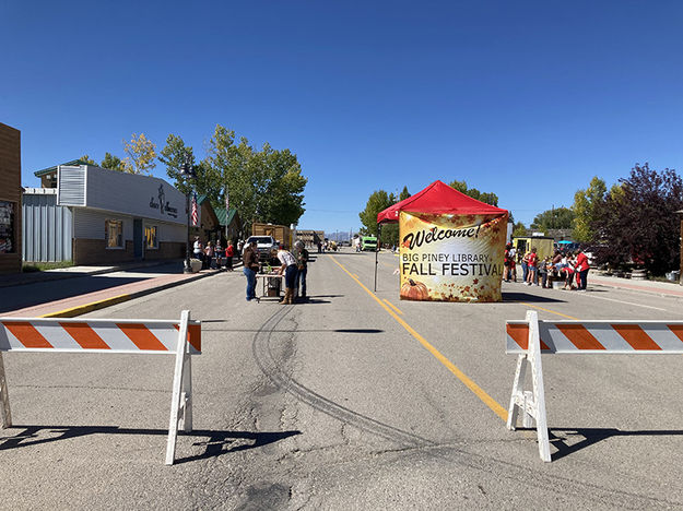 Blocked Budd Avenue. Photo by Dawn Ballou, Pinedale Online.