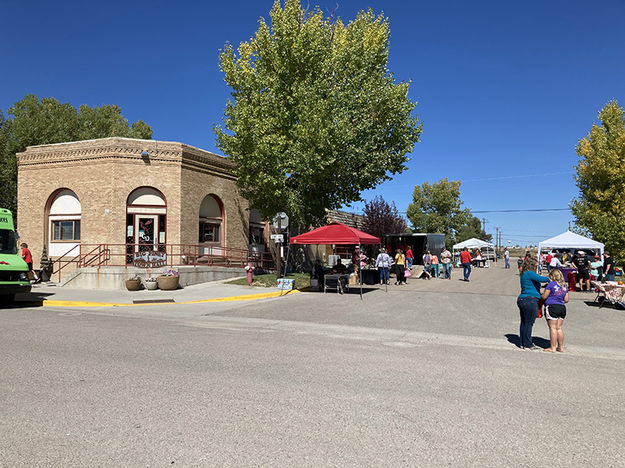 Vendors. Photo by Dawn Ballou, Pinedale Online.