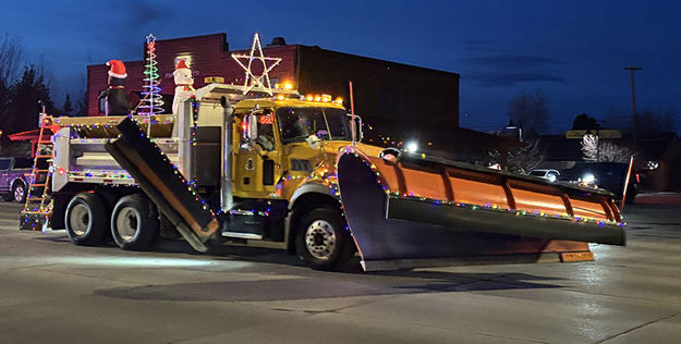 WYDOT Snow Plow float. Photo by Pinedale Online.