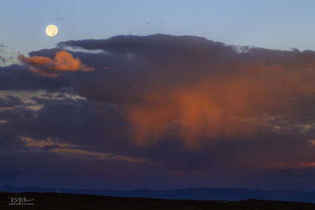 Supermoon Virga. Photo by Dave Bell.