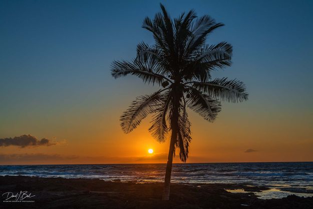 Setting Hawaiian Sun. Photo by Dave Bell.